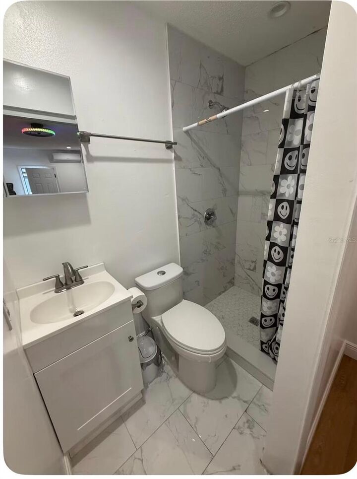 Property Photo:  