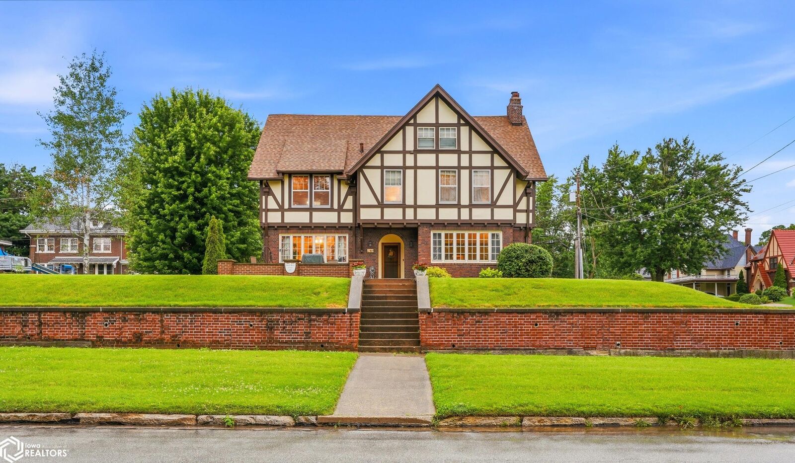 Property Photo:  1119 N 4th Street  IA 52601 