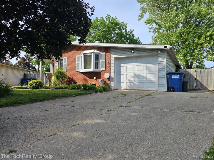 Property Photo:  33900 Beechnut Street  MI 48186 4502 