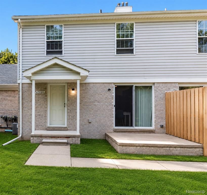 Property Photo:  47086 Auburn Court  MI 48317 2918 