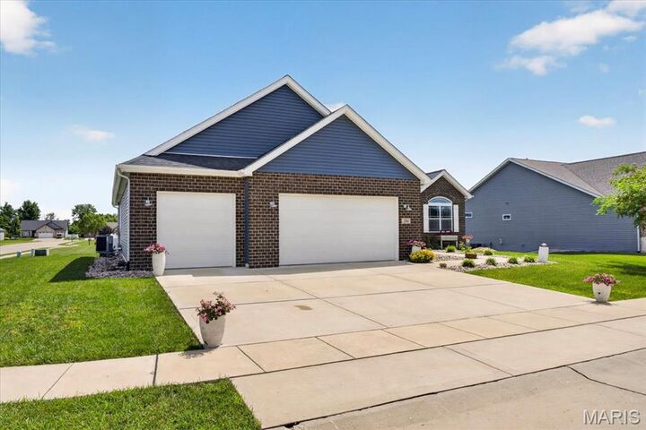 Property Photo: 204 Meridian Oaks Drive IL 62034