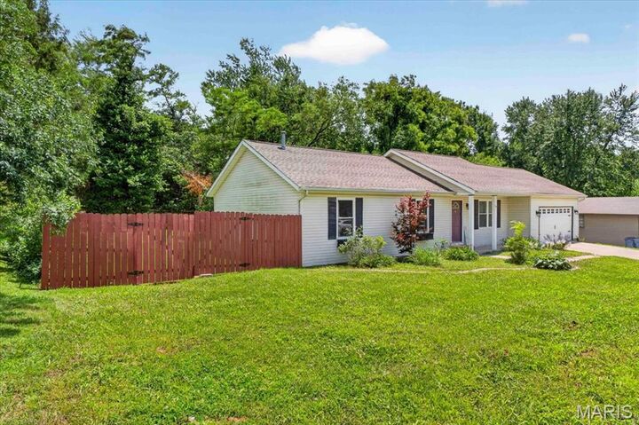 Property Photo: 14 Innsbruck Lane IL 62221