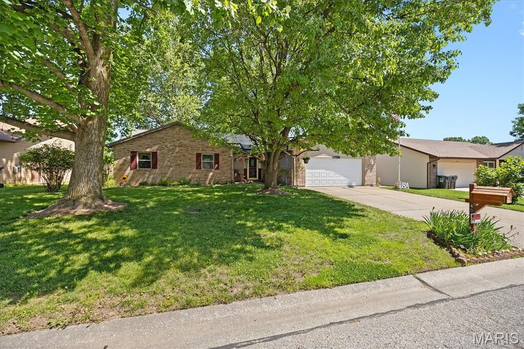 Property Photo:  401 Kim Drive  IL 62208 