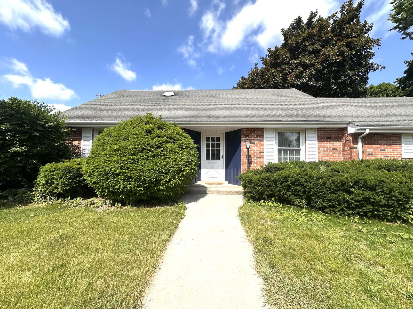 Property Photo: 7911 S Verdev Dr WI 53154
