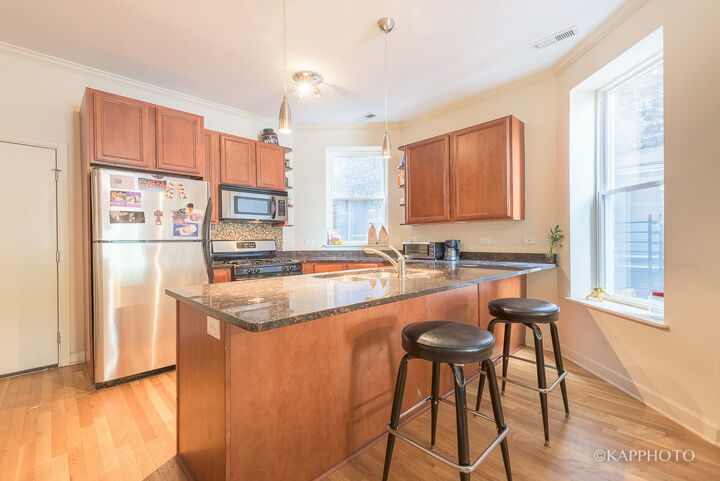 Property Photo:  1312 N Artesian Avenue 1R  IL 60622 