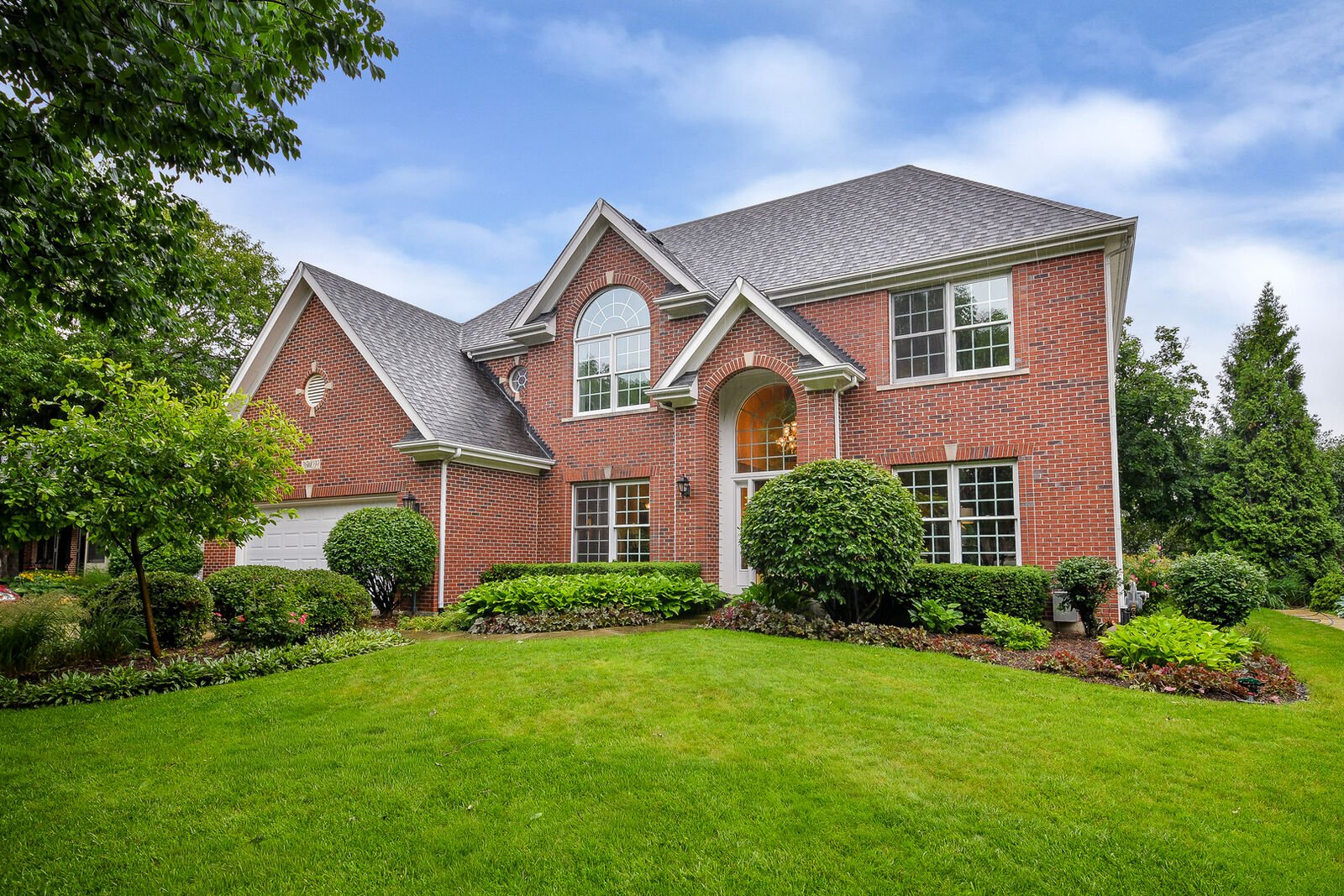 Property Photo: 26W039 Marion Avenue IL 60187