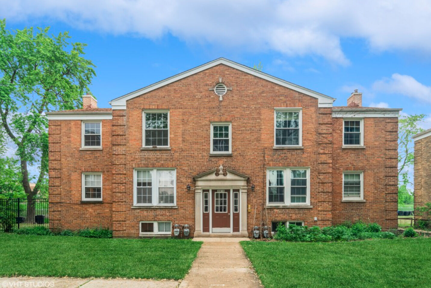 Property Photo: 4263 W Nelson Street 2 IL 60641