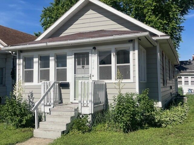 Property Photo:  214 N 3rd Street  IA 52732 