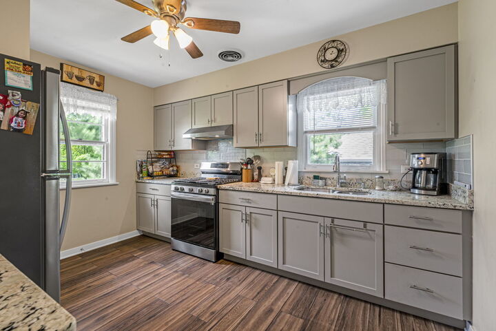 Property Photo:  6918 Parkside Avenue  IL 60525 