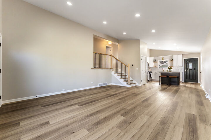Property Photo: 646 W Babcock Avenue IL 60126