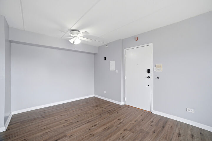 Property Photo: 5125 Blodgett Avenue 510 IL 60515