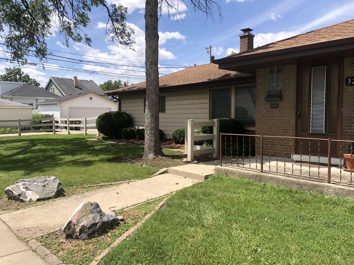 Property Photo:  3246 Oak Avenue  IL 60513 