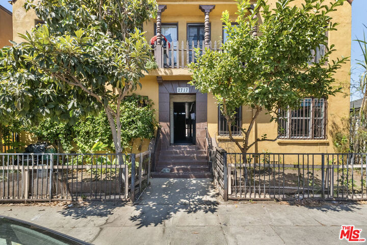 Property Photo:  2717 S Budlong Avenue  CA 90007 
