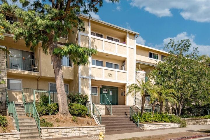 Property Photo: 121 Sinclair Avenue 206 CA 91206