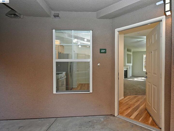 Property Photo: 280 Caldecott Ln 221 CA 94618