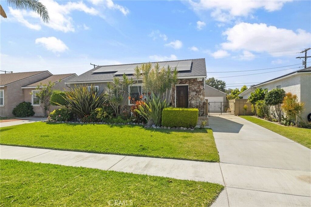 Property Photo:  7628 Vicki Dr  CA 90606 