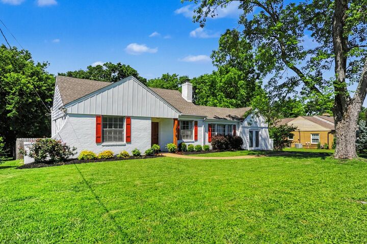 Property Photo:  1207 Kenwood Dr  TN 37216 