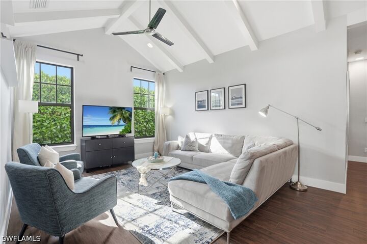 Property Photo: 1140 Jeronimo Drive FL 34103