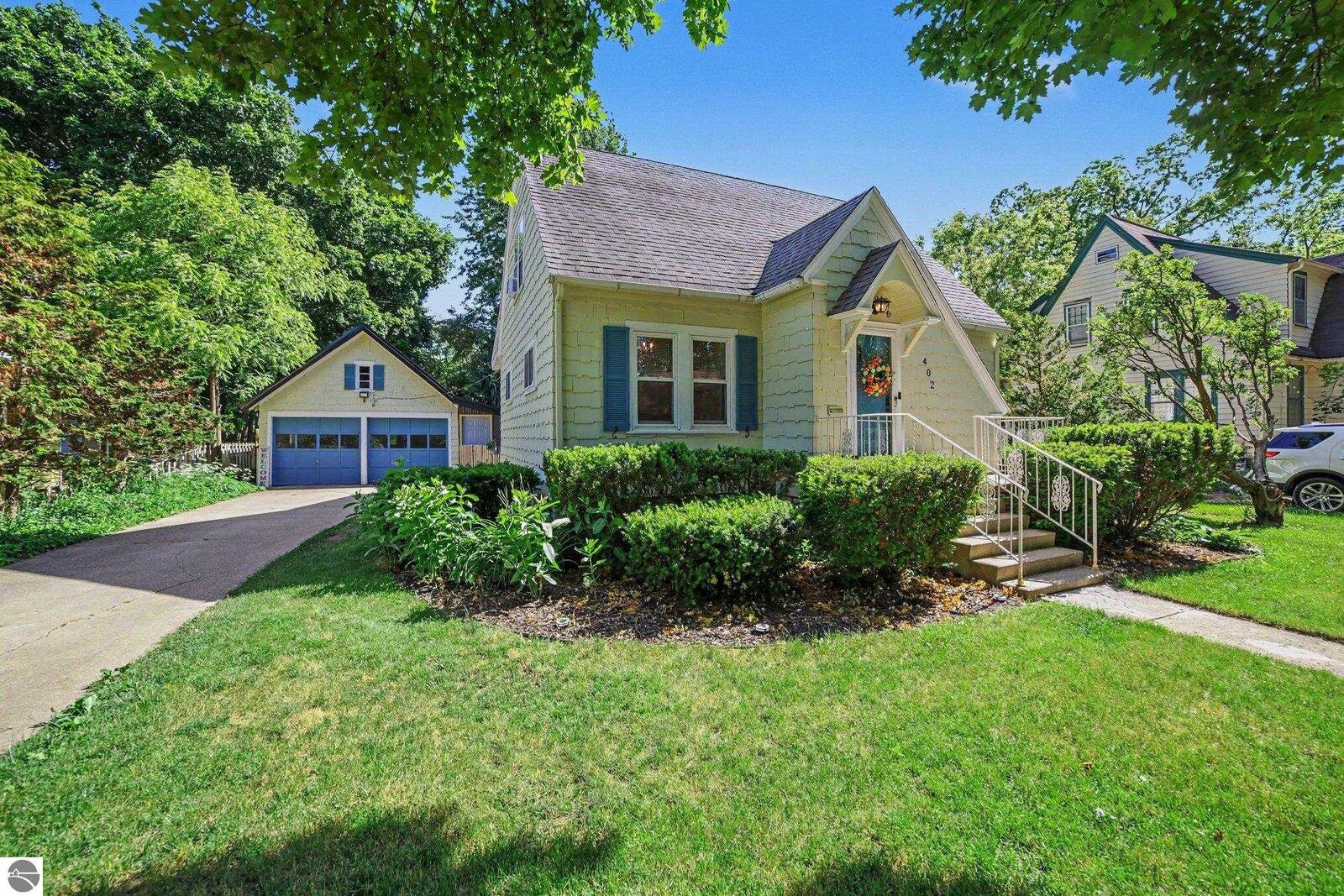 Property Photo: 402 E May Street MI 48858