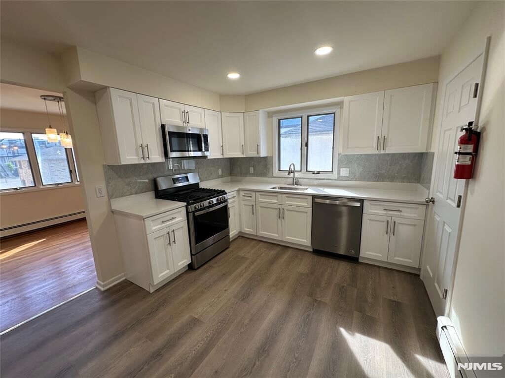 Property Photo:  407 Jane Street 2  NJ 07024 