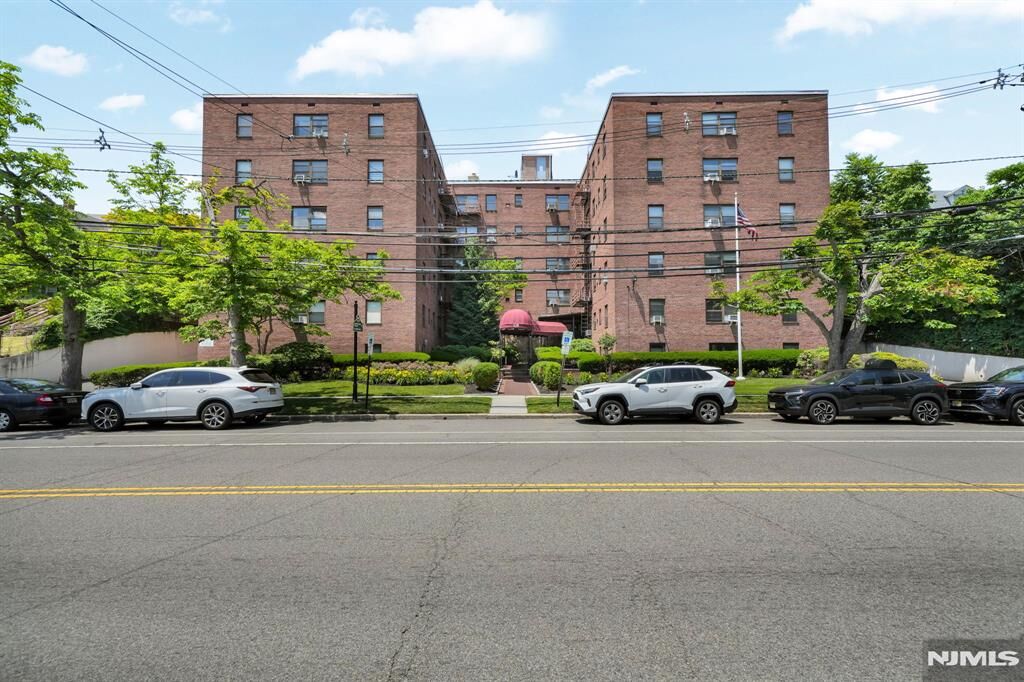 Property Photo:  130 Orient Way 4E  NJ 07070 