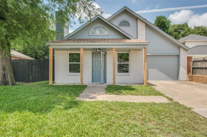 Property Photo: 1221 Hilburn Court TX 75060
