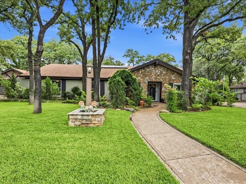 Property Photo:  200 Timberlane Terrace  TX 76039 