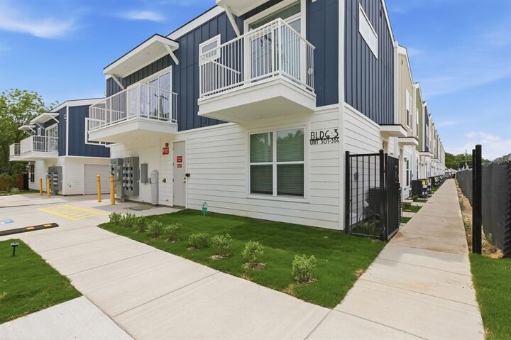 Property Photo:  2925 Spruce Valley Lane 404  TX 75233 