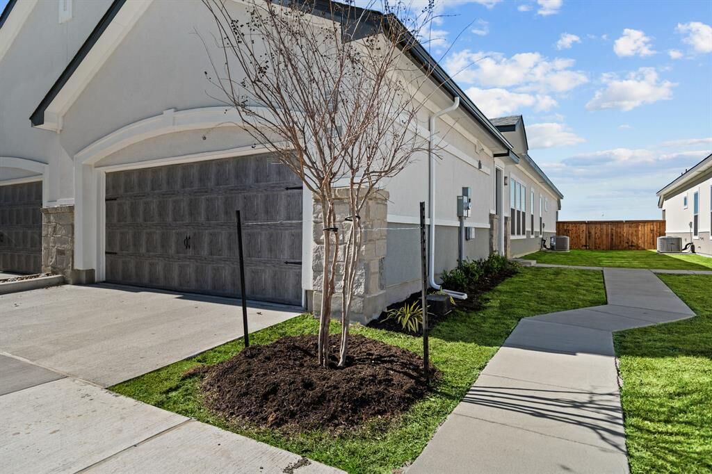 Property Photo: 4770 N Luxe Lane 624A TX 76207
