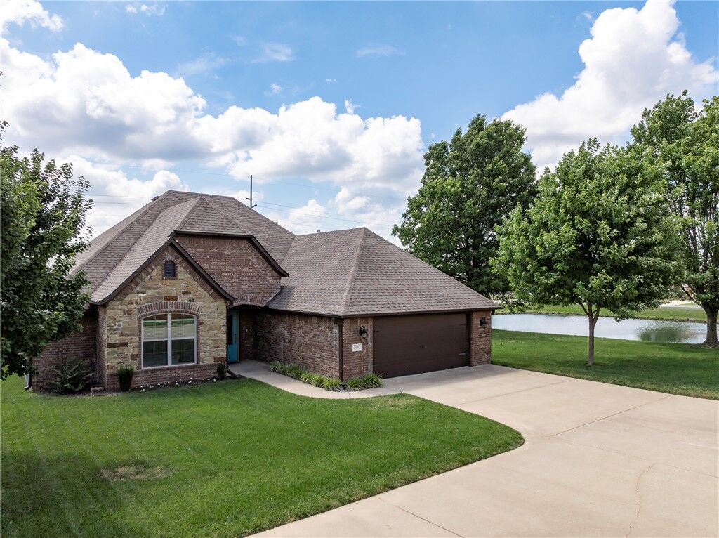 Property Photo: 4002 SW Flatrock Cove AR 72713