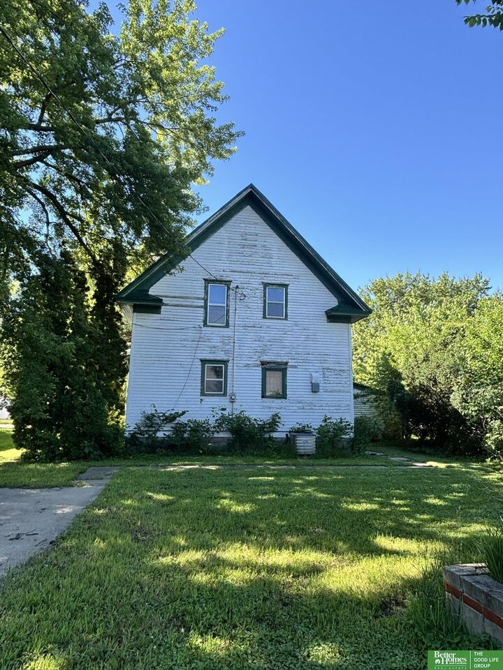 Property Photo:  105 E 5 Street  NE 68666 