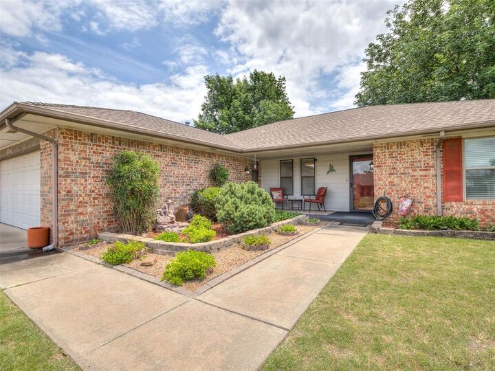 Property Photo: 8208 NW 118th Street OK 73162