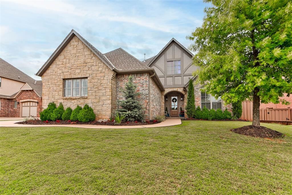 Property Photo: 2948 Allie Drive OK 73012