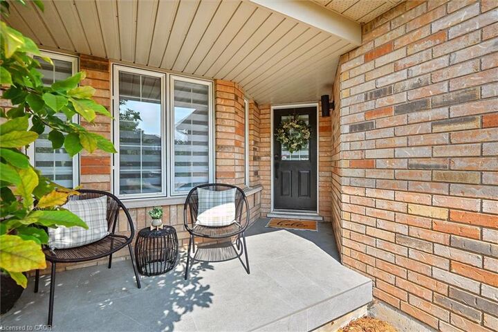 Property Photo: 17 Fenwick Place ON L0R 2H5