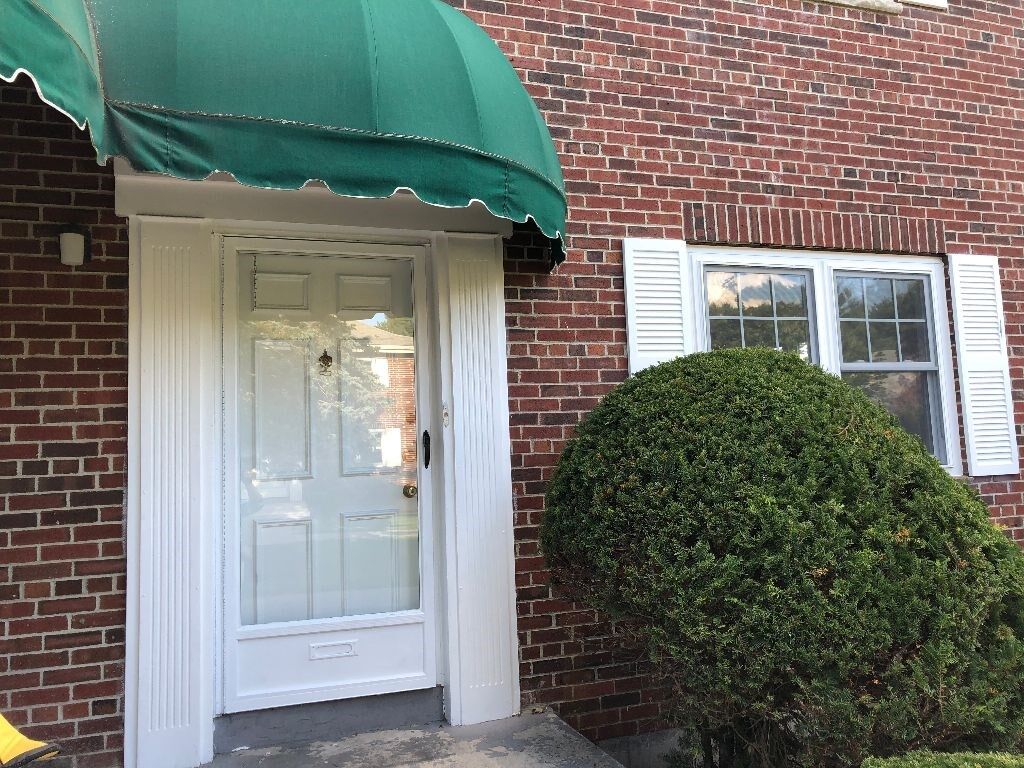 Property Photo: 132 Emerson Gardens Rd 132 MA 02420