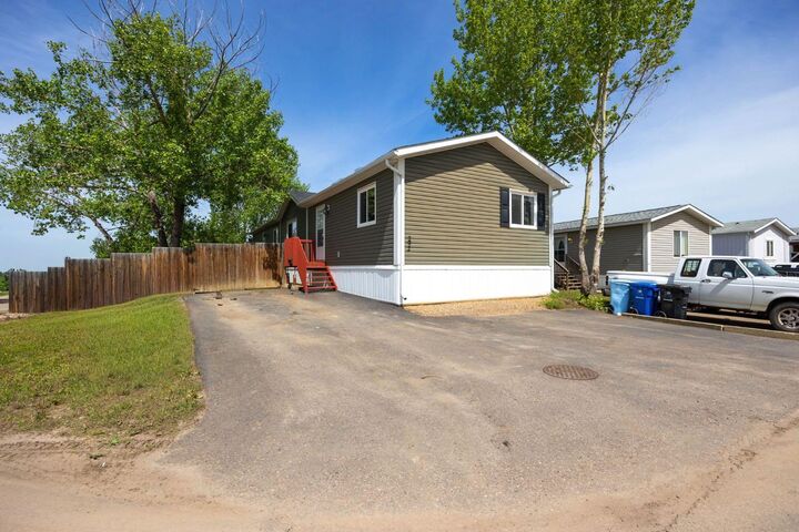 Property Photo: 292 Greenwich Lane AB T9H 3Z3