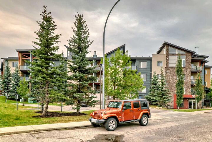 Property Photo: 3950 46 Avenue NW 211 AB T3A 0P9