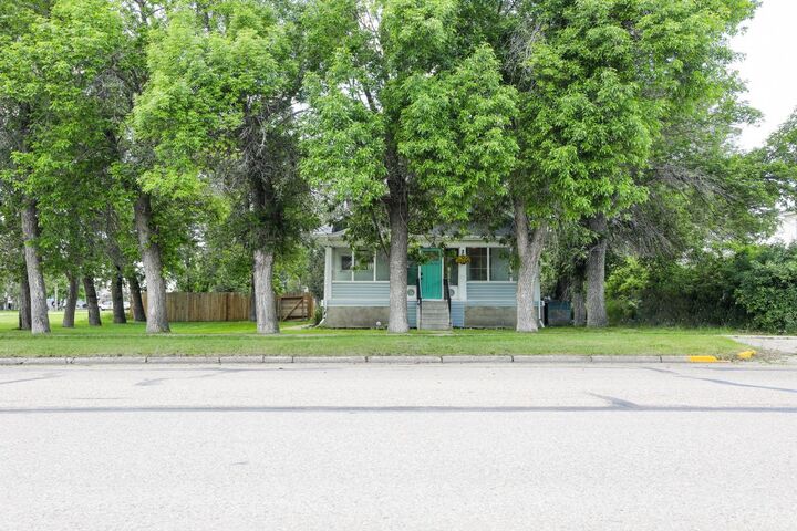 Property Photo: 8 N 2 Street W AB T0K 1J0