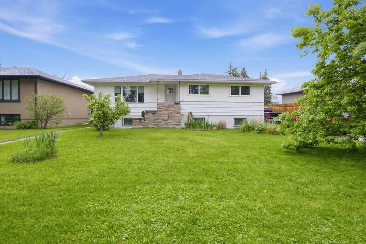 2026 27 Street SE — photo 1