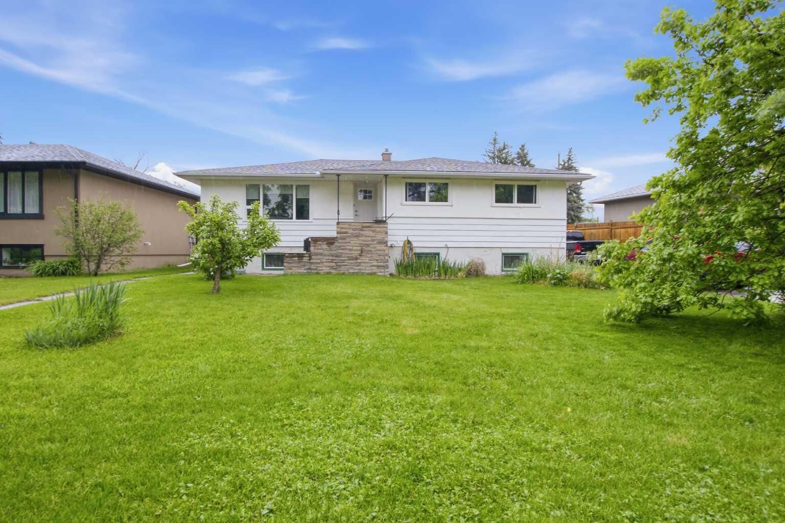 Property Photo: 2026 27 Street SE AB T2B 0P7