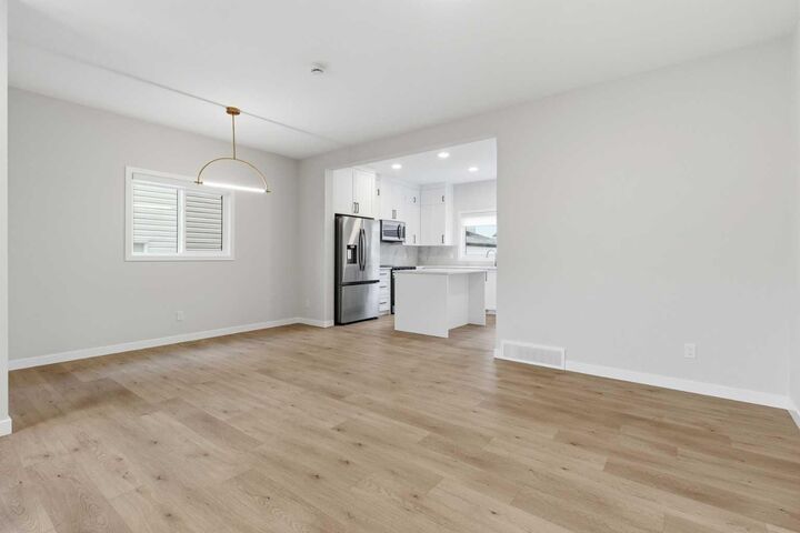 Property Photo:  2253 Bayview Drive SW  AB T4B 5N3 