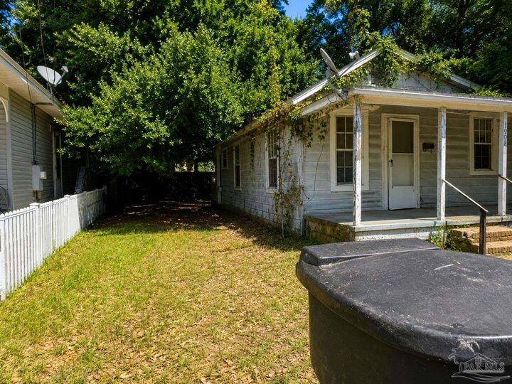 Property Photo: 1908 N 7th Ave FL 32503
