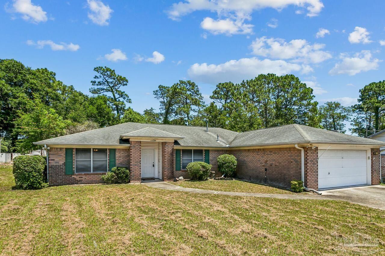 Property Photo: 11134 Little Creek Dr FL 32506