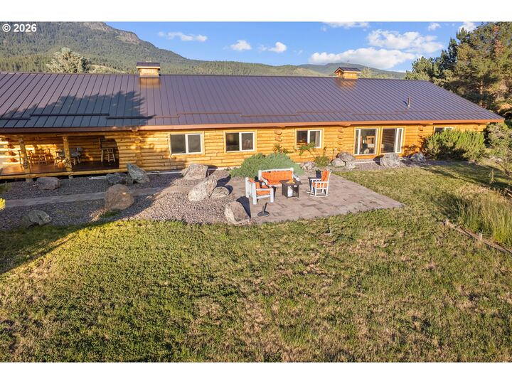 Property Photo: 69568 Heritage Ln OR 97824