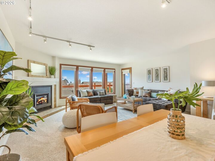 Property Photo:  355 N Breaker Point Dr 355  OR 97110 