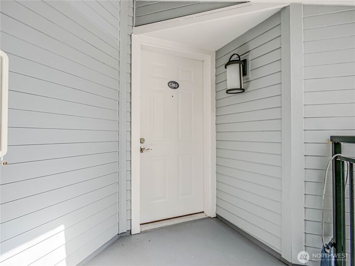 Property Photo: 250 NW Dogwood Street C 302 WA 98027
