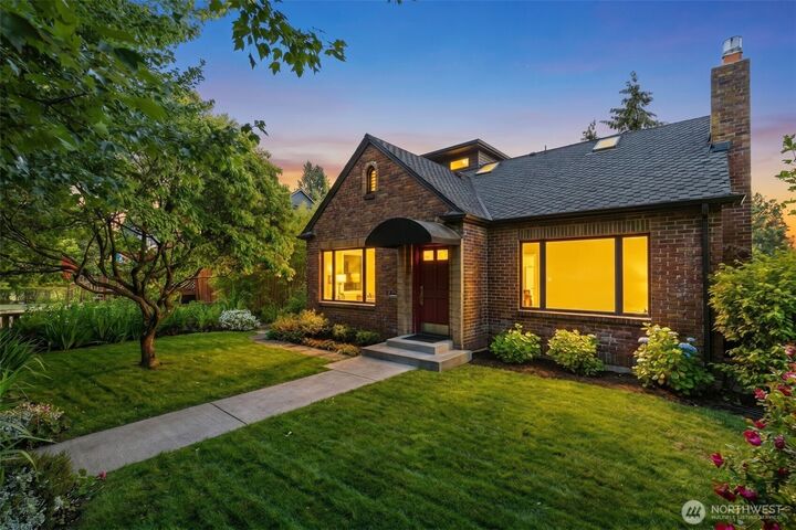 Property Photo:  3033  45th Avenue SW  WA 98116 