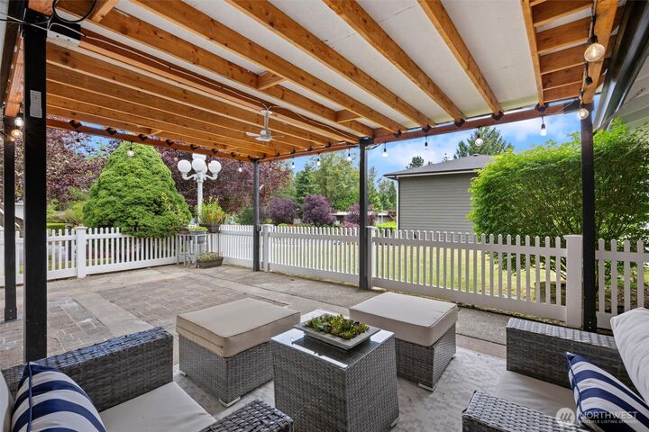 Property Photo:  7624  141st Avenue NE  WA 98052 