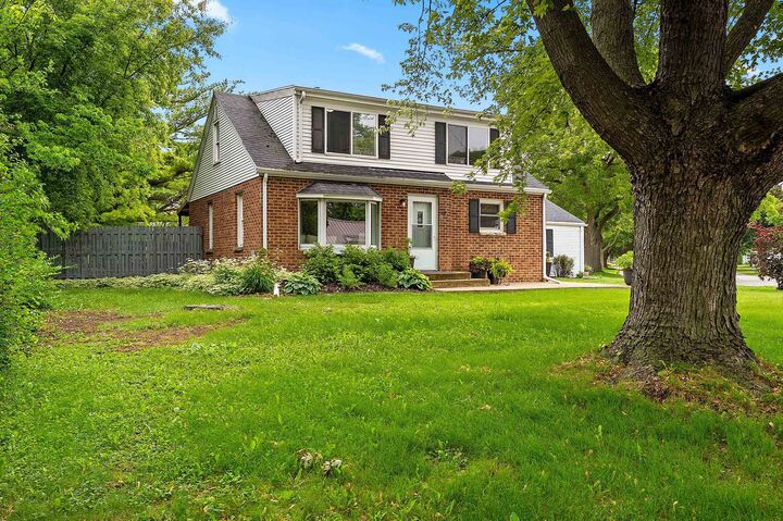 Property Photo:  811 Jordan Road  WI 54115 