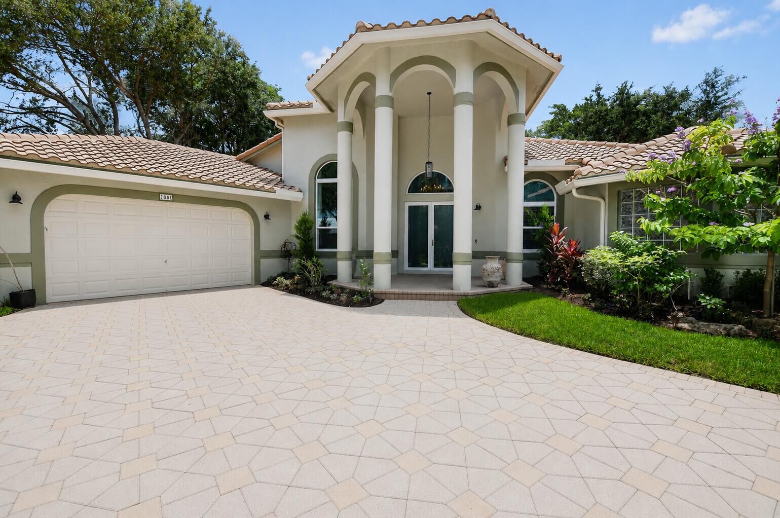 Property Photo: 7008 NW 66th Terrace FL 33067